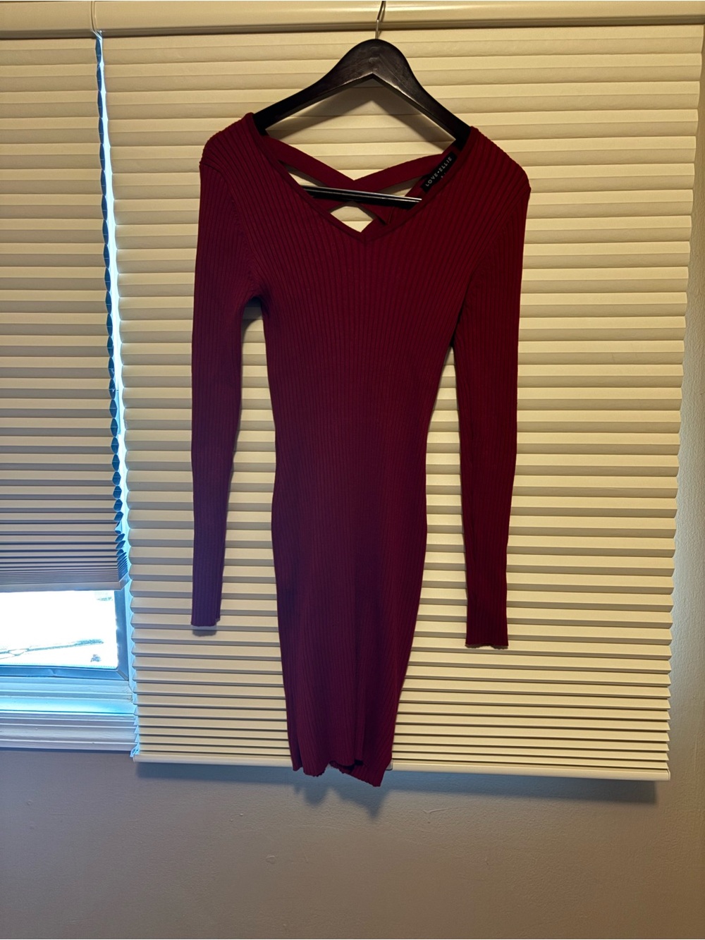 Ribbed Crisscross V-Neck Long-Sleeve Bodycon Dress — Burgundy